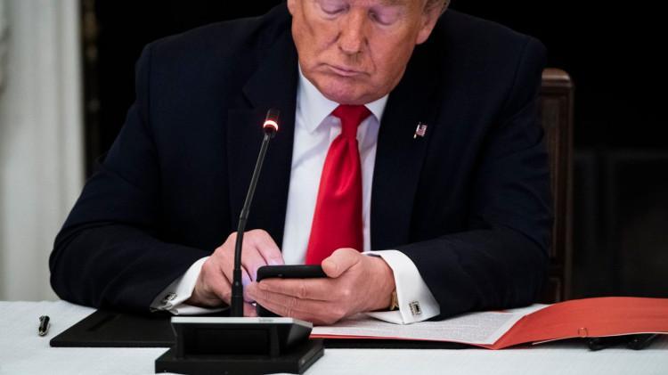 马斯克说：他让美国前总统特朗普回到Twitter上 但是....